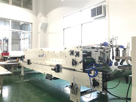 Automatic box pasting machine 2